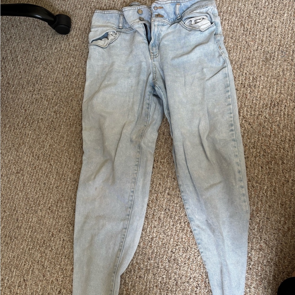 SO Women's Light Wash High Rise Mom Jeans